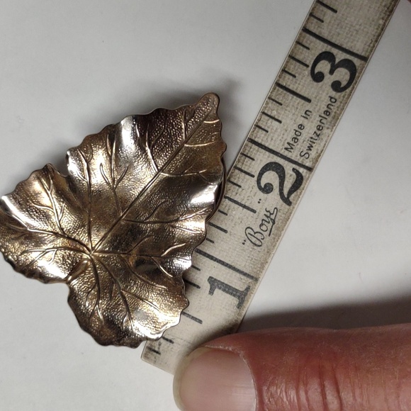 Gold toned vintage scarf clip - Picture 3 of 4